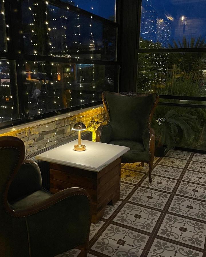 8 Rooms Hotel ゲリボル エクステリア 写真