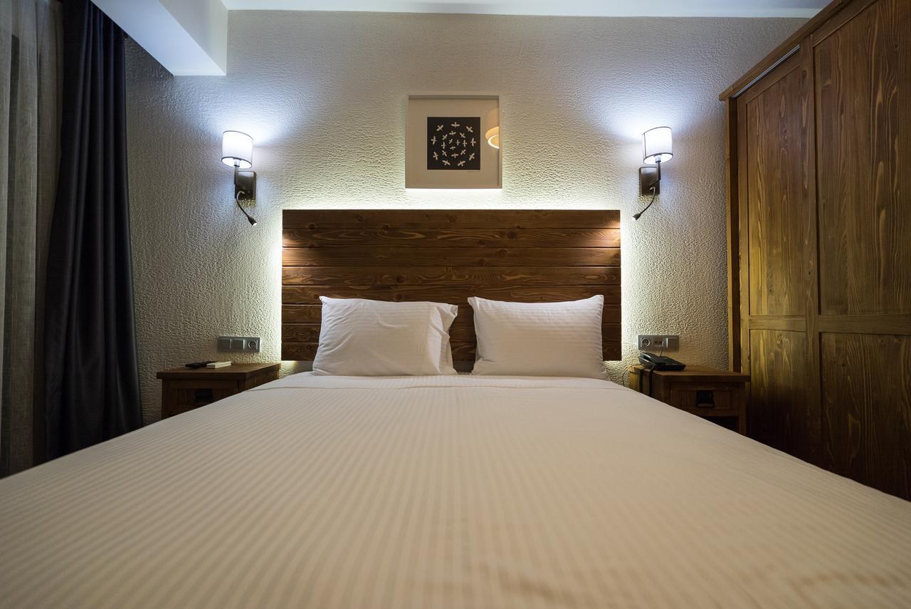 8 Rooms Hotel ゲリボル エクステリア 写真