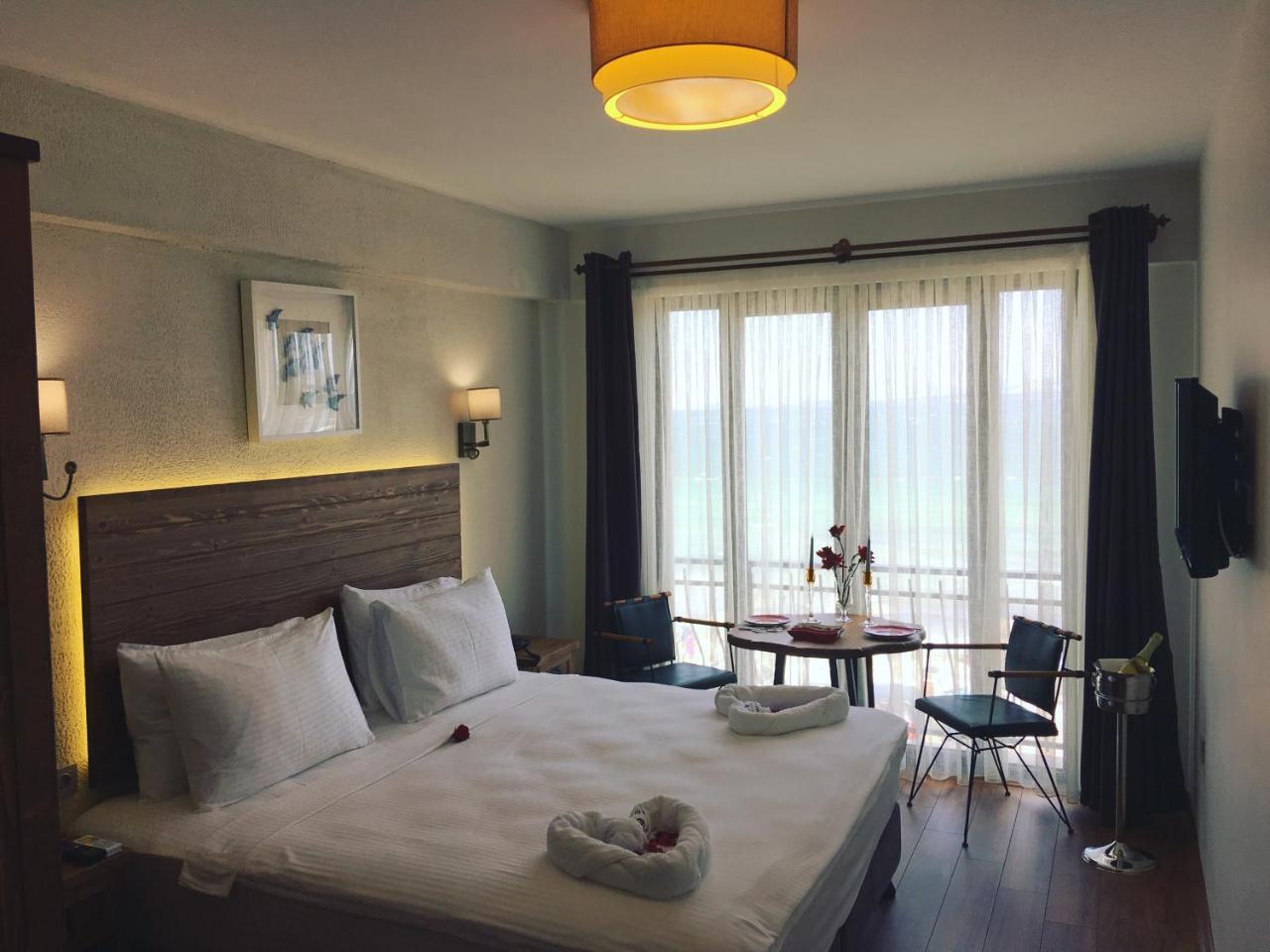 8 Rooms Hotel ゲリボル エクステリア 写真