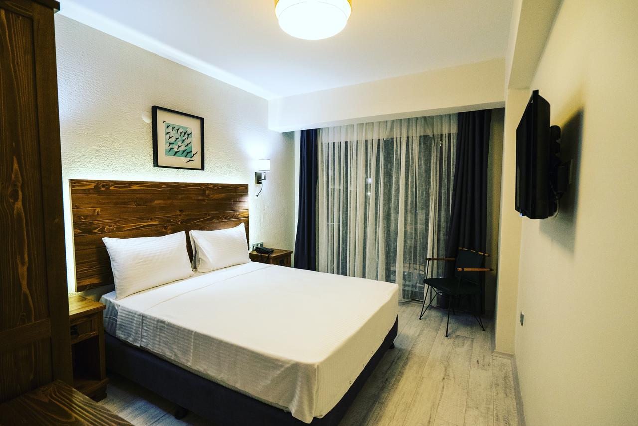 8 Rooms Hotel ゲリボル エクステリア 写真