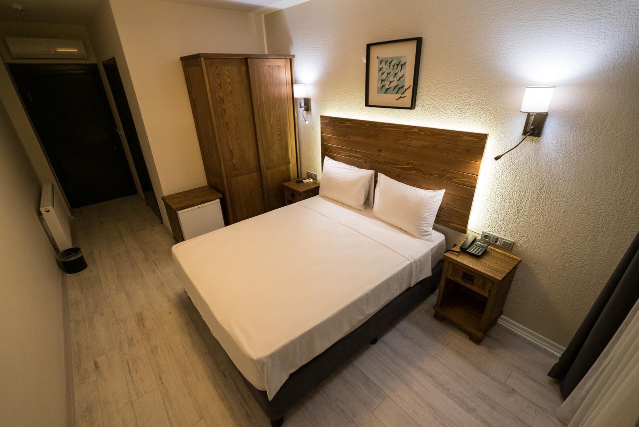 8 Rooms Hotel ゲリボル エクステリア 写真