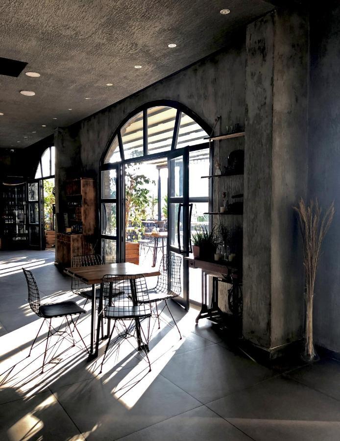 8 Rooms Hotel ゲリボル エクステリア 写真