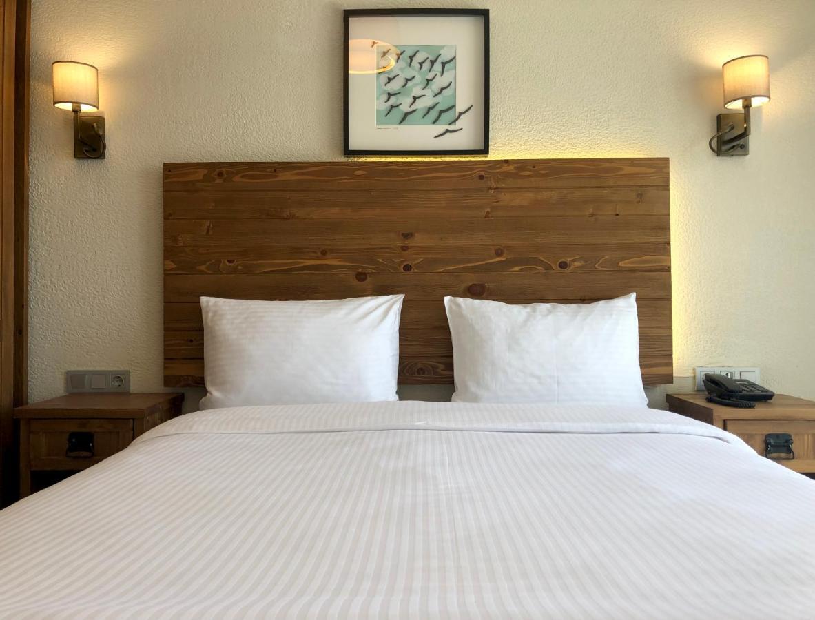 8 Rooms Hotel ゲリボル エクステリア 写真